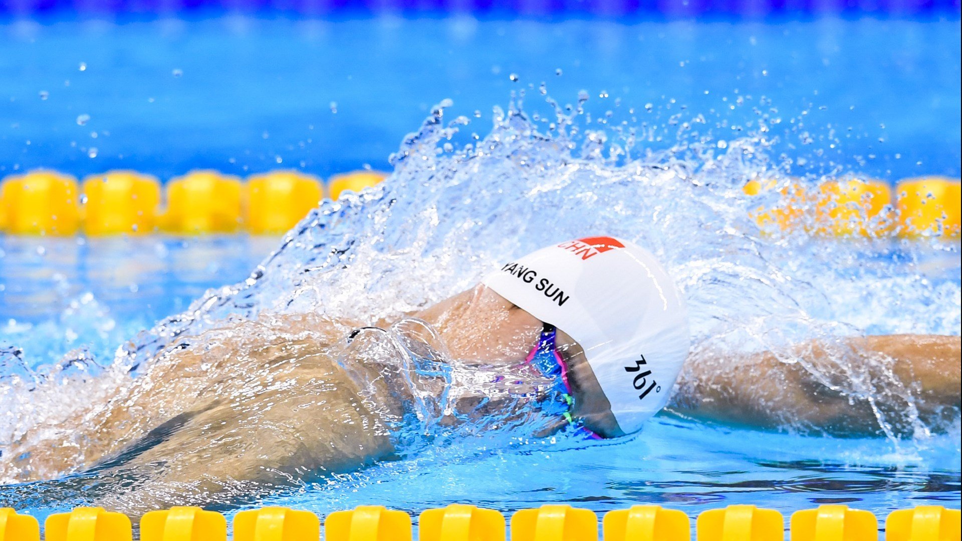 哈登表示快船需要保持攻守两端冷静，哈登对快船神进球